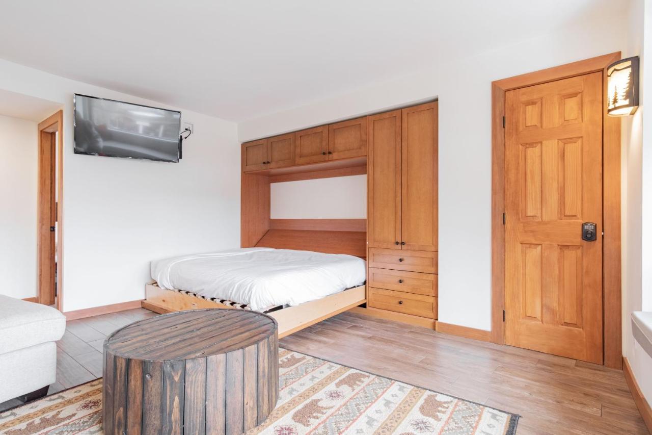 Carleton Lodge By Outpost Уистлер Экстерьер фото