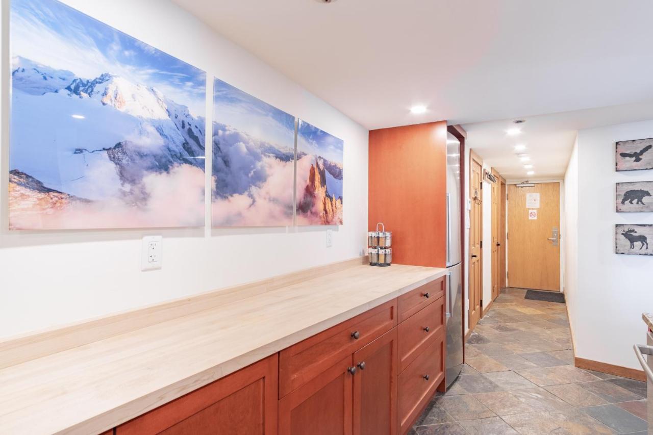 Carleton Lodge By Outpost Уистлер Экстерьер фото